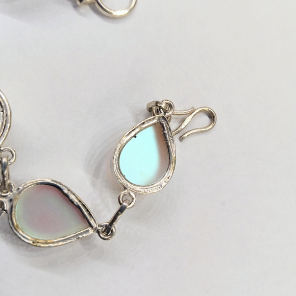 Frosted Irridescent Glass Bracelet - Picture 4 of 6